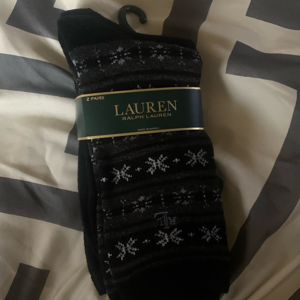 2 pairs of black winter socks.